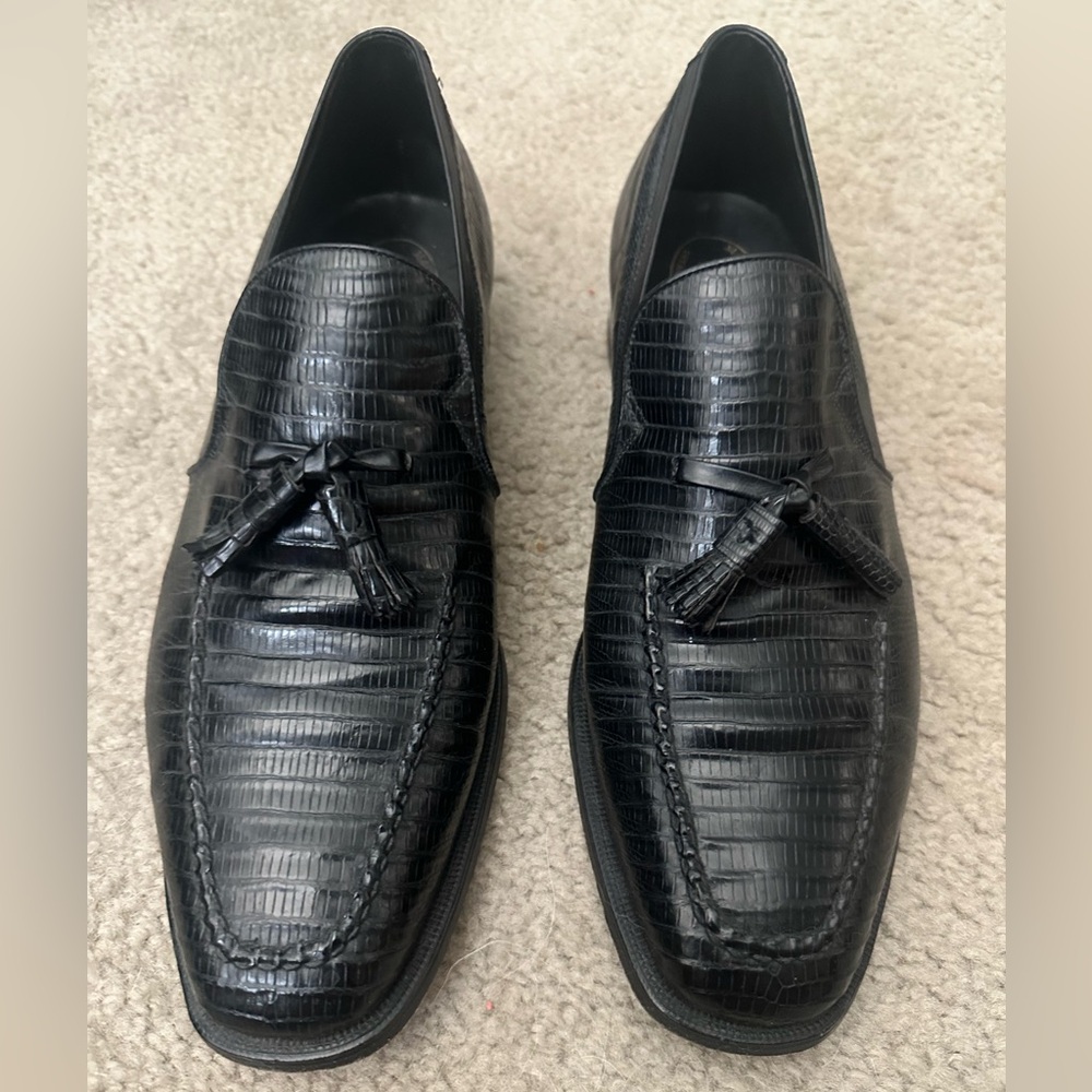 Johnston & Murphy Black Leather lizard embossed tassled loafer. Size 12
